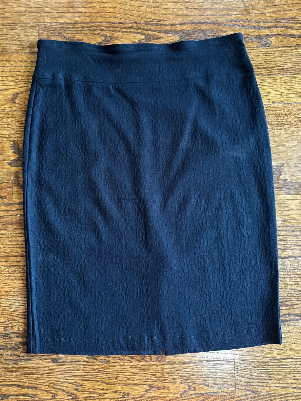 SOHO Apparel Ltd. Black Textured Pull On Pencil Skirt Knee Length Stretch Sz M